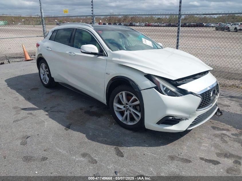INFINITI QX30 LUXE