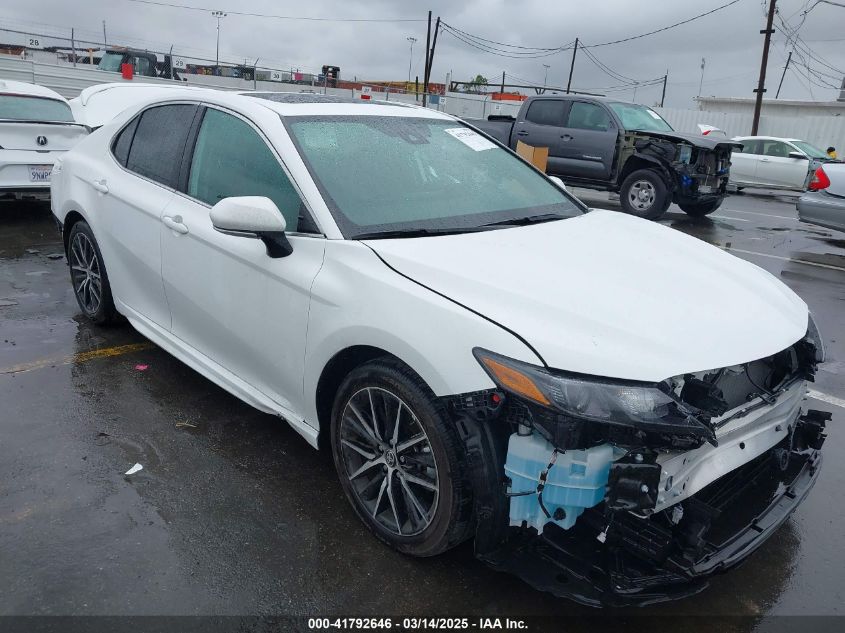 TOYOTA CAMRY HYBRID SE